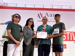 जूनियर रन मैराथन का आयोजन निगम आयुक्त ने झंडी दिखाकर किया रवाना