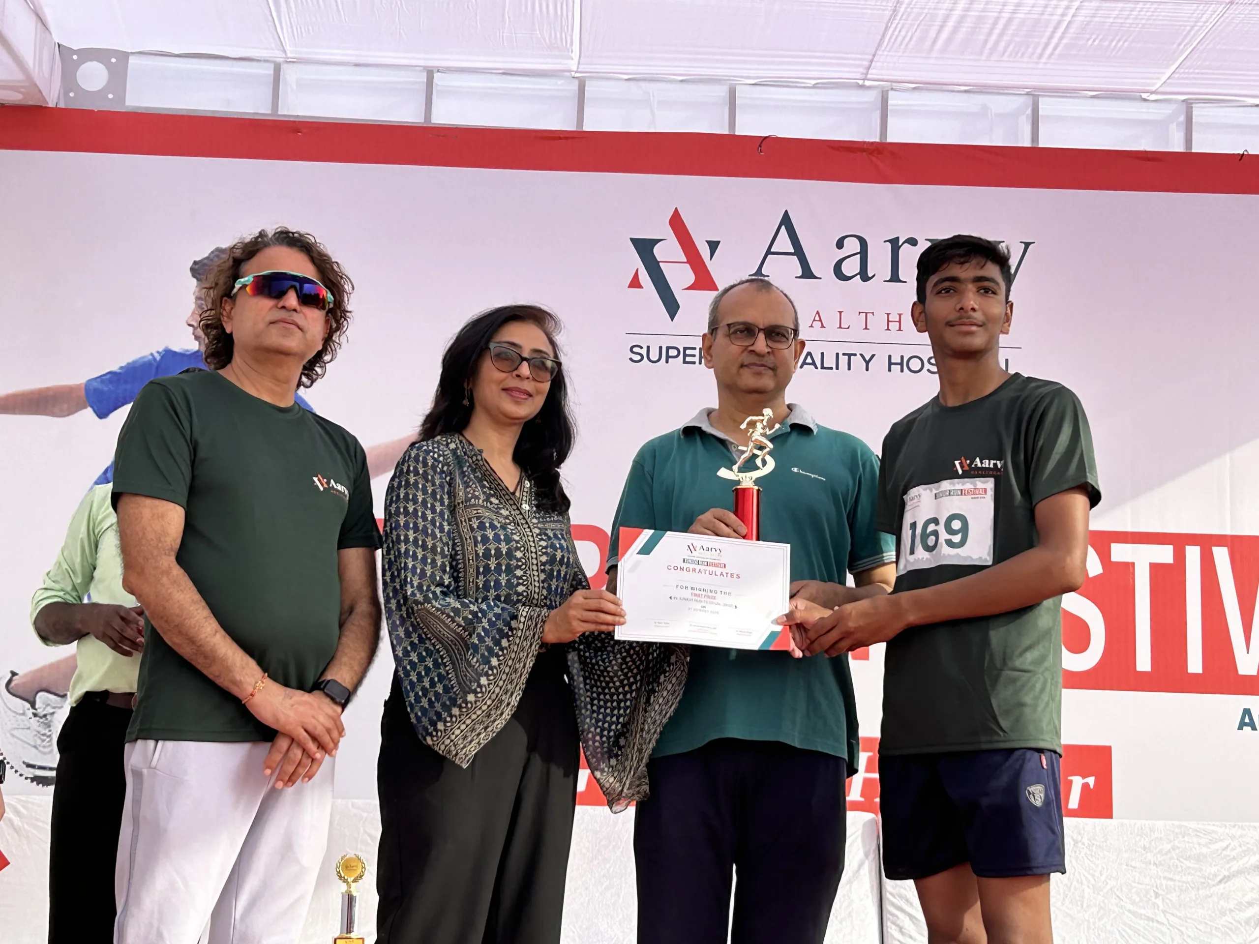 जूनियर रन मैराथन का आयोजन निगम आयुक्त ने झंडी दिखाकर किया रवाना