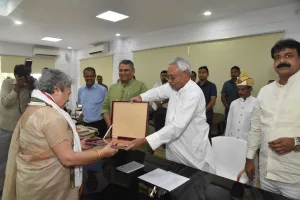 मुख्यमंत्री नीतीश कुमार ने 29 साहित्यकारों को किया सम्मानित