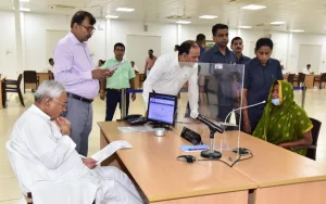 मुख्यमंत्री के जनता दरबार में भूमि संबंधित शिकायतों की भरमार, नीतीश अधिकारियों से बोले-जल्द निपटाएं मामले