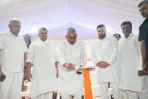 'टूगेदर वी आर्ट' का दीप प्रज्ज्वलित कर उद्घाटन किया