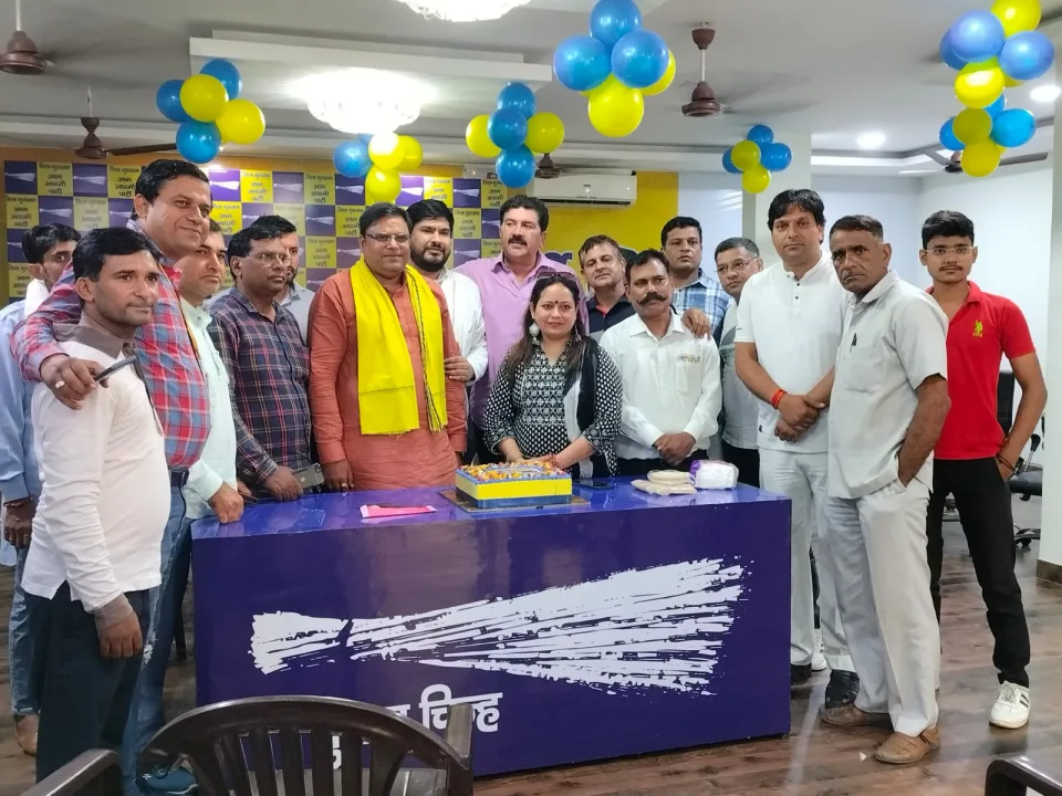 गुरुग्राम शहर में मनाया गया दिल्ली के सीएम अरविंद केजरीवाल का जन्मदिन