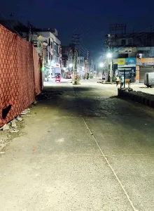 गंदगी उठवाने के बाद सुबह 3 बजे से पहरा देने पहुंचे नवीन गोयल समर्थक