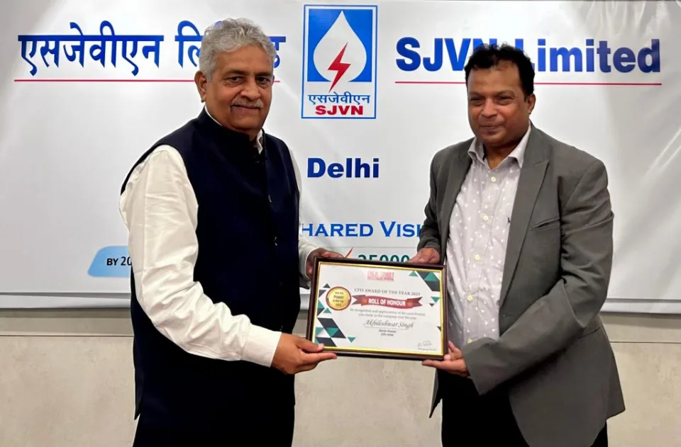 Sh. Akhileshwar Singh, Director (Finance), SJVN honoured with Best CFO Award 2023 in Power Sector
