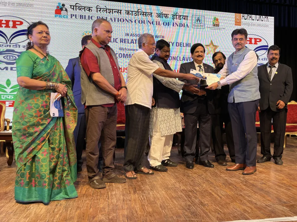 मीडिया सेल्स और मार्केटिंग में एक्सीलेंस के लिए श्री विपिन खरबंदा, उपाध्यक्ष, मीडिया मार्केटिंग, दिव्य हिमाचल पीआरसीआई जूरी विशेष पुरस्कार से सम्मानित