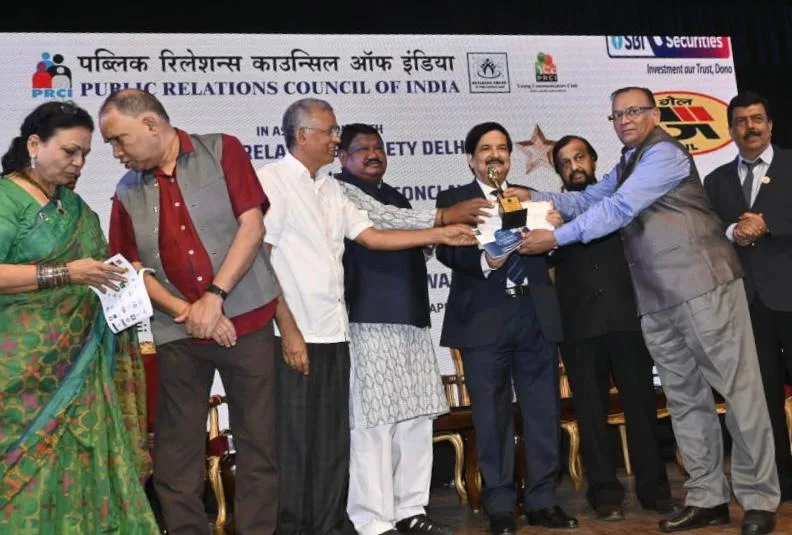 Shri Om Prakash , Former GM( PR), Power Finance Corporation honoured with the PRCI's Hall of Fame