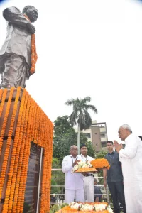 एनडीए की तरफ झुकाव के सवाल पर भड़के मुख्यमंत्री, कहा-फालतू बात क्यों करते हैं