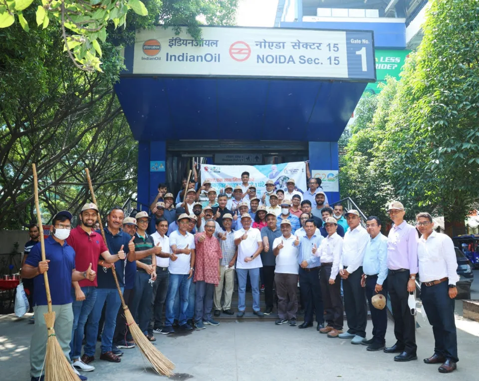 इंडियनऑयल द्वारा नोएडा सेक्‍टर-15 मेट्रो स्‍टेशन के समीप ‘श्रमदान’ का स्वच्छता अभियान-