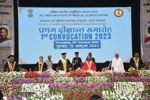 एम्स के दीक्षांत समारोह में बोलीं राष्ट्रपति, माता-पिता और डॉक्टर भगवान के रूप