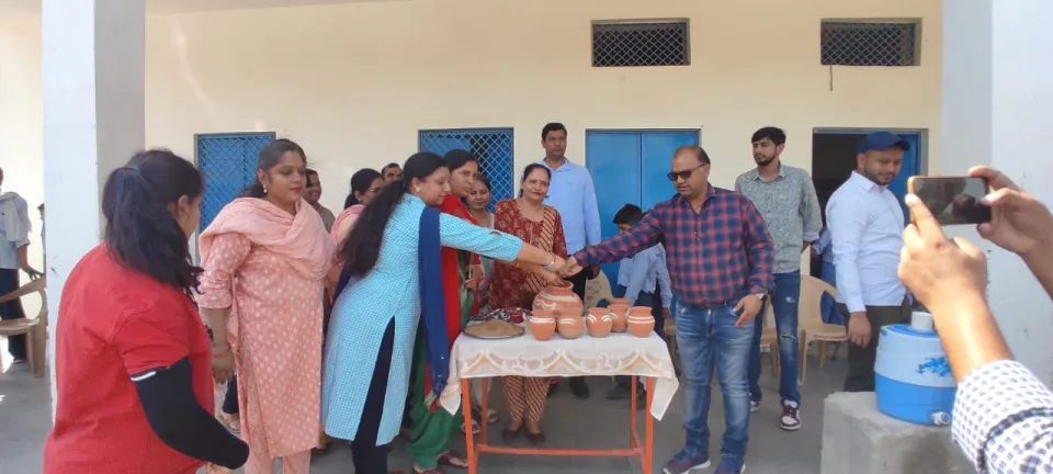 निगम अधिकारियों ने एकत्रित किए मिट्टी व चावल