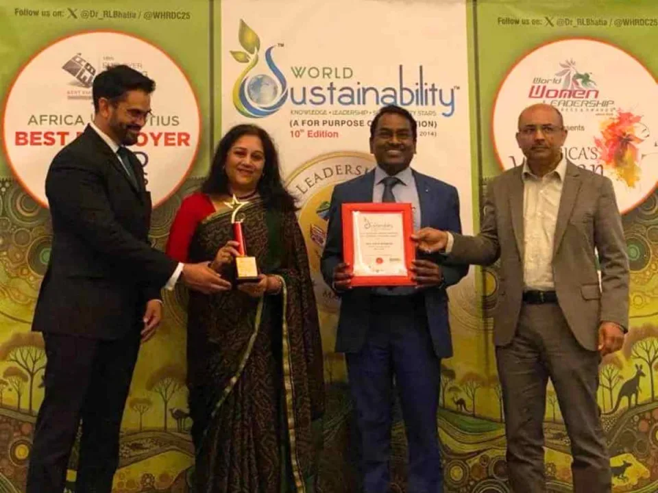 REC CMD honored with 'Most Sustainable Maharatna Leader' Award