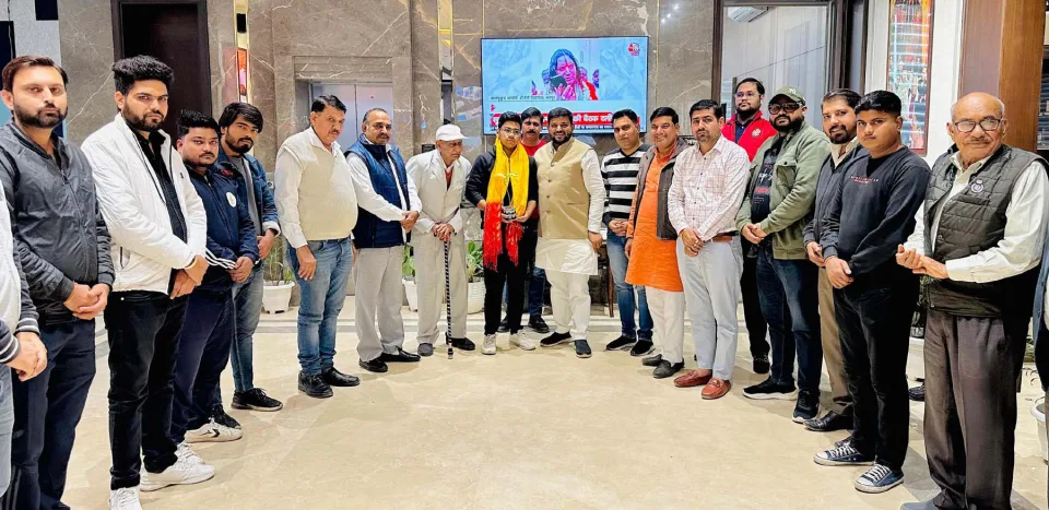 नवीन गोयल ने किया शूटिंग खिलाड़ी ईशान यादव का सम्मान