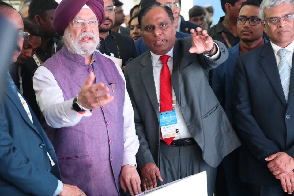 Shri Hardeep Singh Puri visits OIL Pavilion at India Energy Week 2024