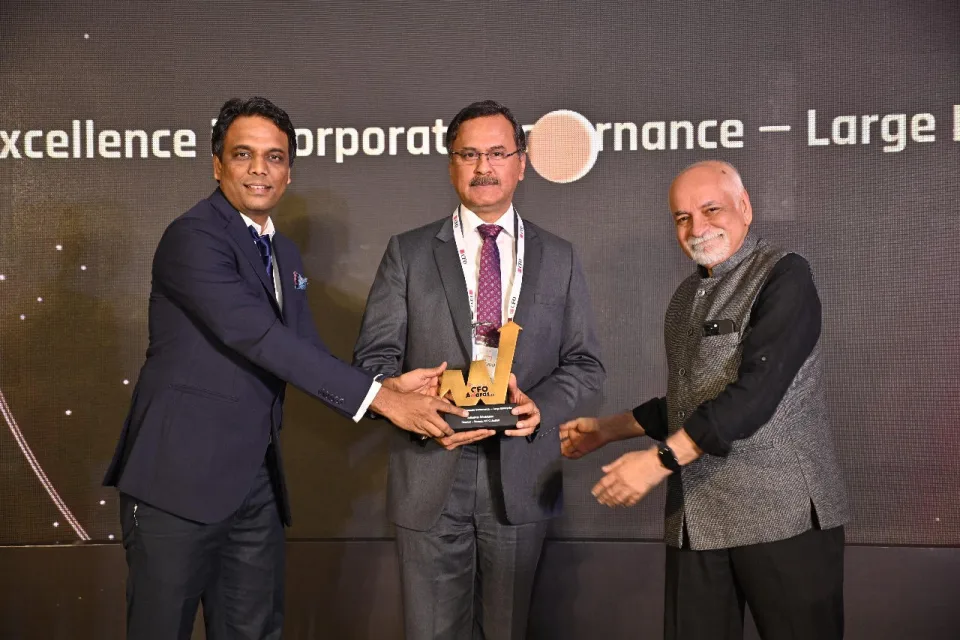 Shri Jaikumar Srinivasan, Director (Finance), NTPC honoured with The Best CFO award by ET