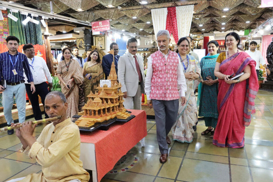 Union External Affairs Minister appreciates "the Cottage” Artisans New Designs