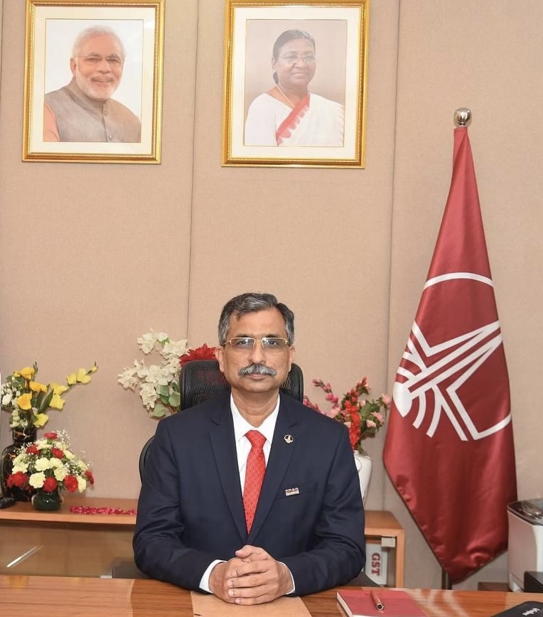 Shri Vivek Chandrakar Tongaonkar has taken over as the Director (Finance) of ONGC .