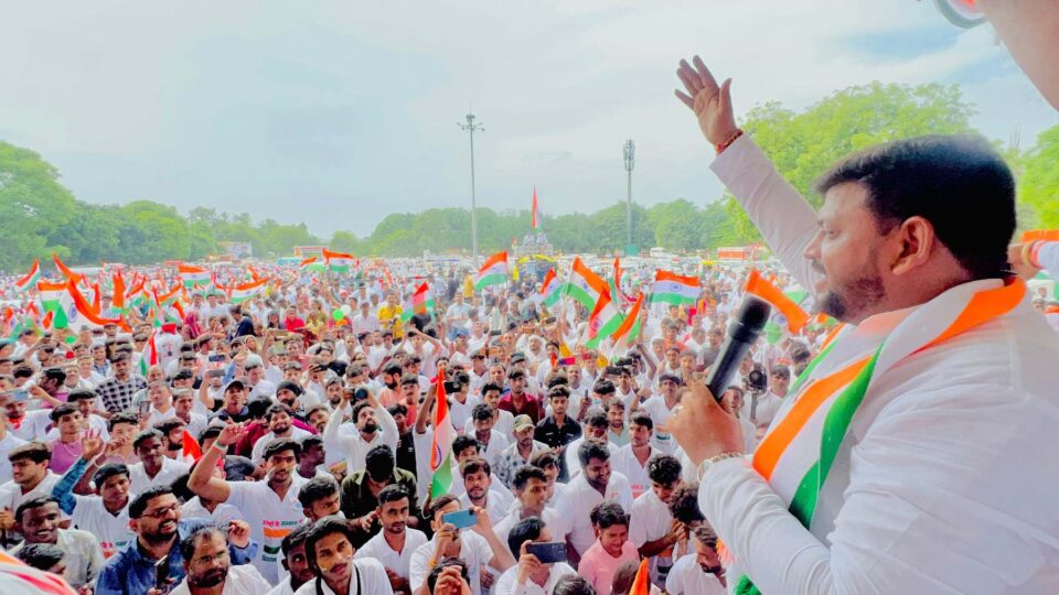 तिरंगा यात्रा में हजारों लोग एकत्रित कर नवीन ने दिखाई बड़ी राजनीति ताकत