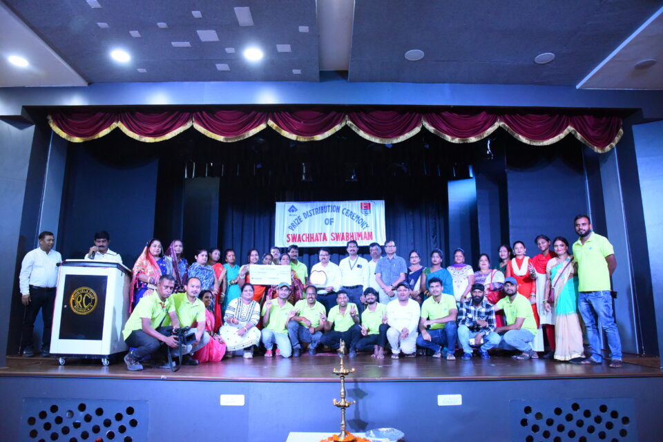 ‘Swachhata Swabhiman’ awards presented by SAIL, Rourkela Steel Plant to groups taking up cleanliness activities voluntarily 