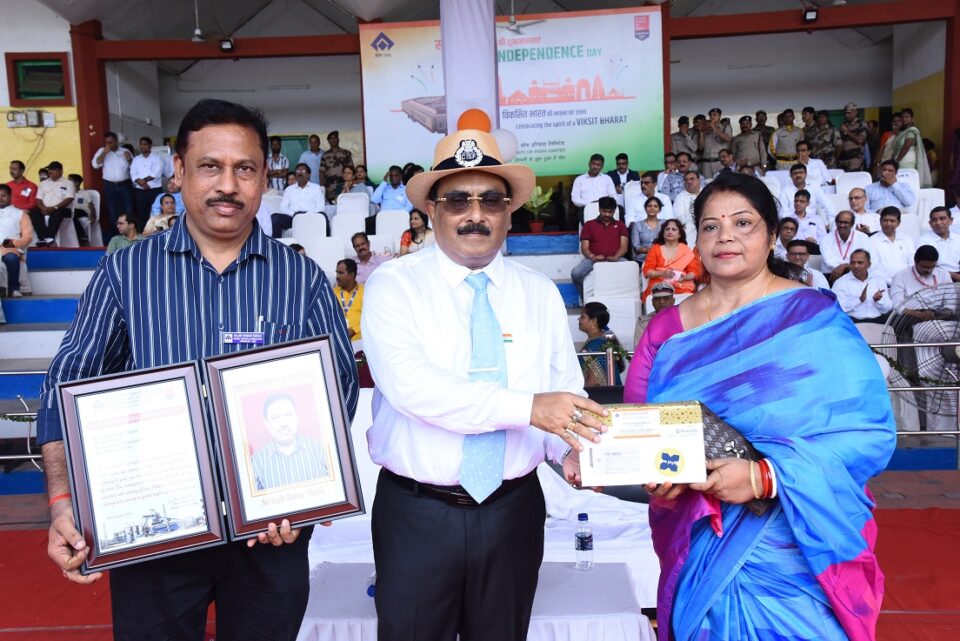Nehru Vishista Karmachari Puraskar presented to 72 employees of SAIL, Rourkela Steel Plant