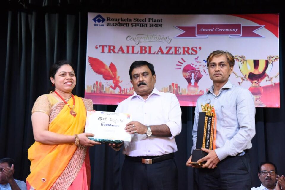 Trailblazer award presented to 9 executives of SAIL