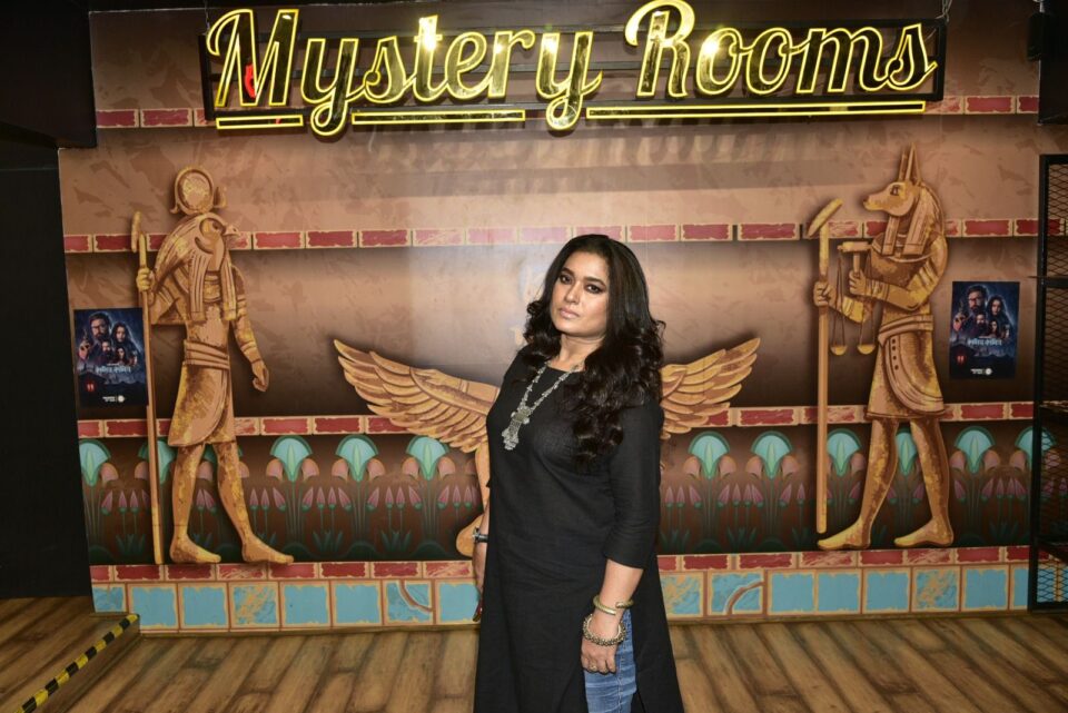 Ananya Chatterjee of ZEE5's 'Kaantaye Kaantaye' hijacks Kolkata's Mystery Room!