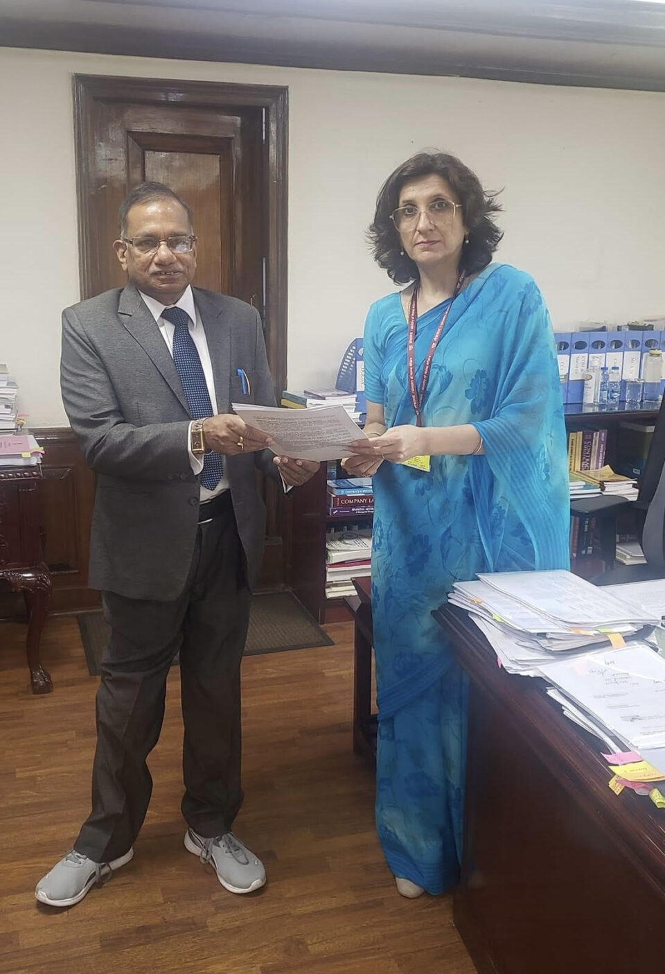 Shri Anil Kumar Rastogi former Company Secretary NTPC Presenting a memorandum on changes required to be made in the Companies Act 2013