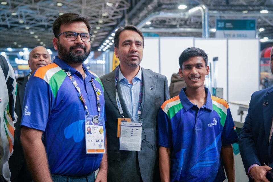 WSC 2024: Shri Jayant Chaudhary MoS (I/C) MSDE meets Competitors