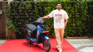 Sunny Singh receives his new BGauss RUV 350, embracing a stylish and eco-friendly way to commute. With smart technology and powerful performance, he's all set for a greener ride.