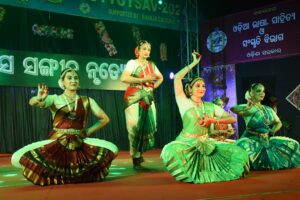 Mellifluous performance in the 2nd Evening of 27th Vedvyas Sangeet Nrutyotsav-2024 enthralls audience