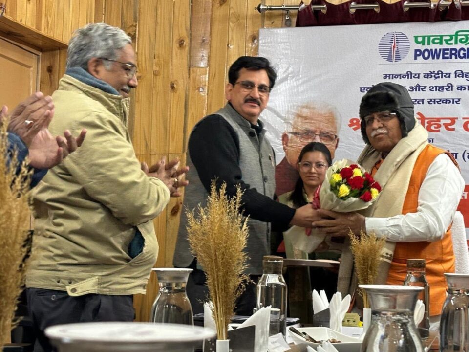 Shri Manohar Lal chaired a meeting at 220/66 kV Phyang sub-station of POWERGRID in Leh