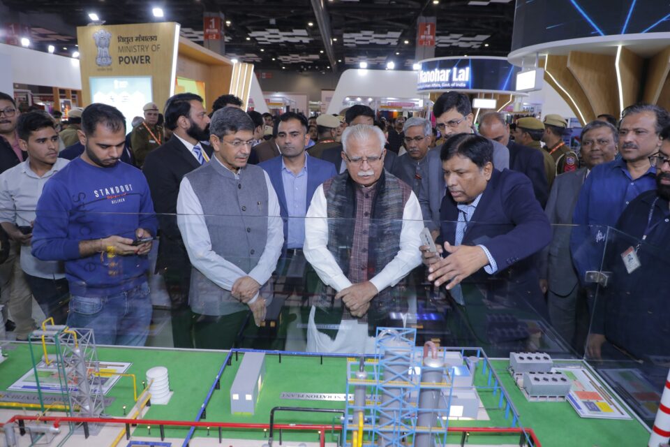 Shri Manohar Lal visited the Ministry of Power Pavilion at India International Trade Fair