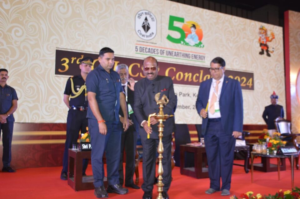 कोल इंडिया लिमिटेड (सीआईएल) ने पिछले एक दशक में कॉर्पोरेट सामाजिक उत्तरदायित्व (सीएसआर) पहलों में 5,570 करोड़ रुपये खर्च किए हैं।