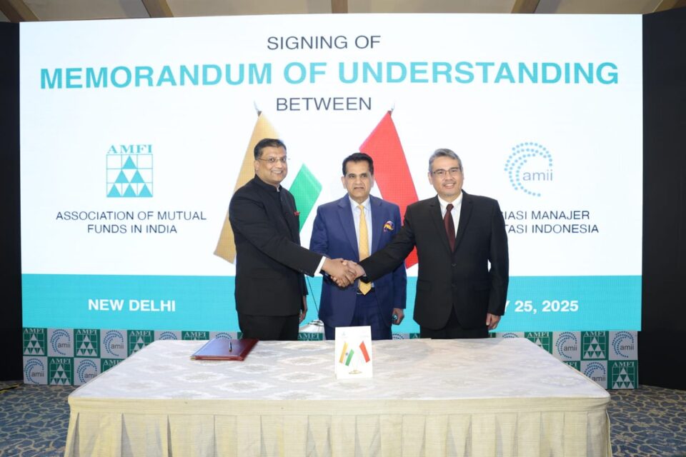 AMFI and AMII sign historic MoU