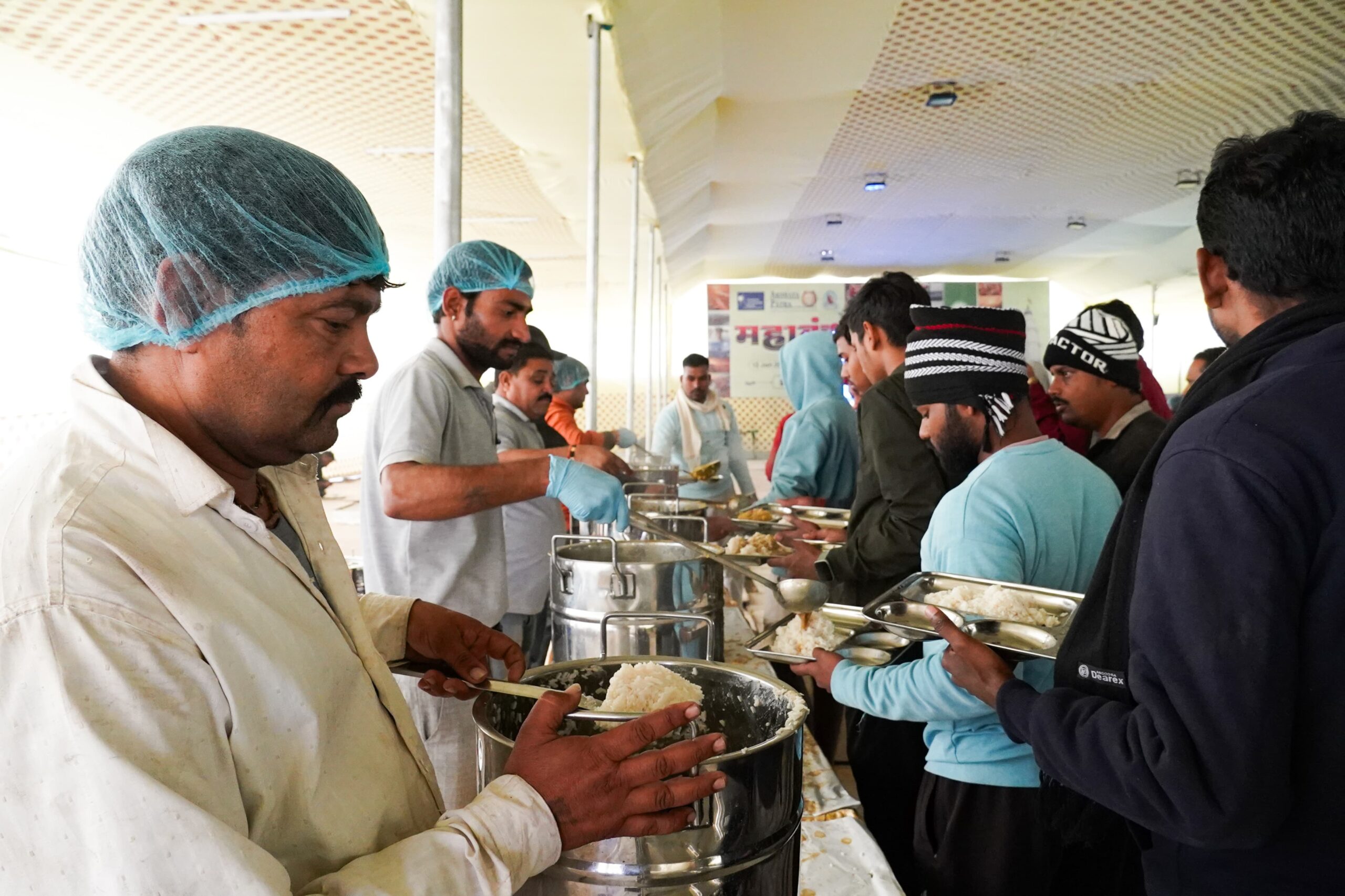 Akshaya Patra Foundation serves 20,000 Pilgrims with Meals everyday