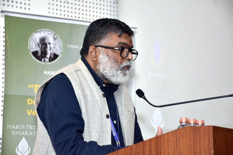 VESCOA Hosts "Down to Earth" Talk on Sustainability