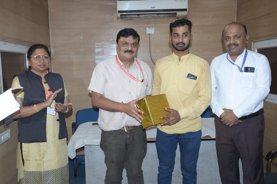 Contract labour awarded at CPP-I of SAIL Rourkela Steel Plant for exemplary efforts