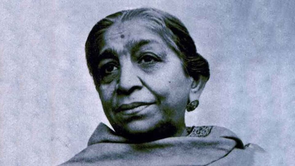 राष्ट्रीय महिला दिवस पर भारत कोकिला सरोजिनी नायडू को श्रद्धांजलि