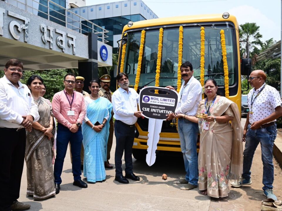 MOIL Donates 42 Seater Bus to Tejaswini Vidyalaya & Junior College Koradi under CSR