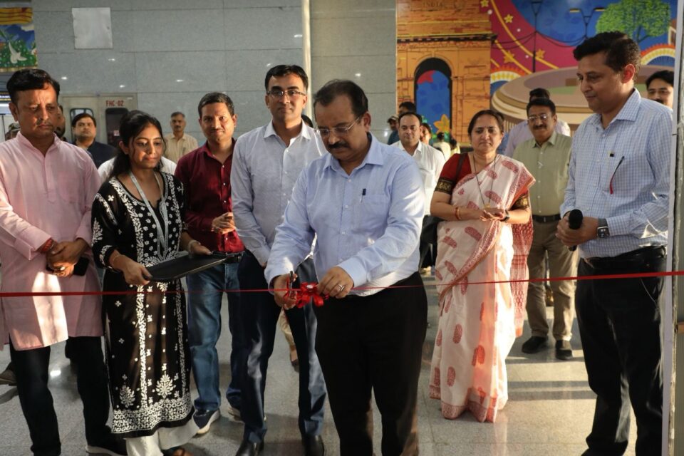 NCRTC organised Painting exhibition ‘Young Brush Strokes’ at Anand Vihar Namo Bharat Station. 