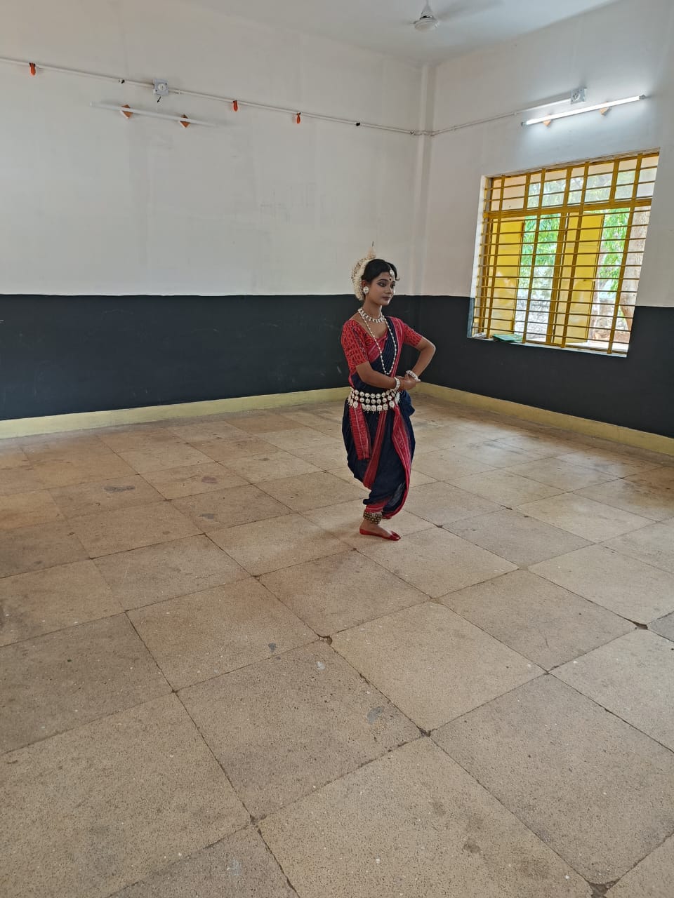 Alumna Returns to Inspire: Guides DISS Students to Cultural Excellence