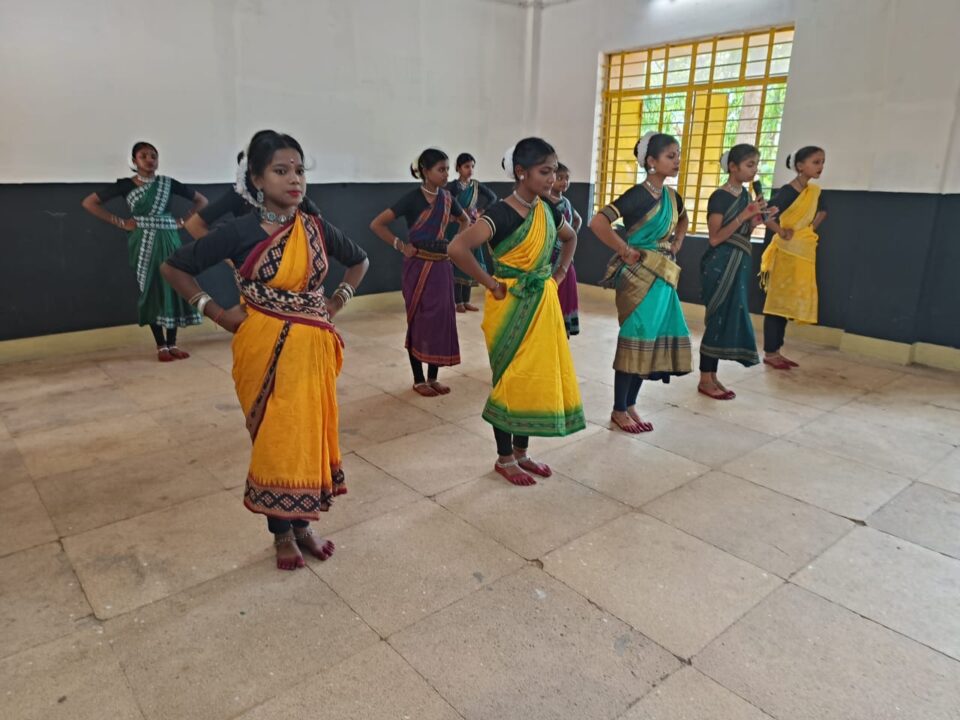 Alumna Returns to Inspire: Guides DISS Students to Cultural Excellence