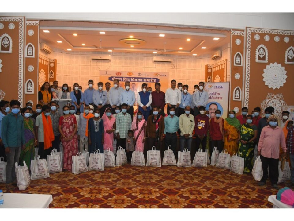 SECL Distributes Nutrition Kits
