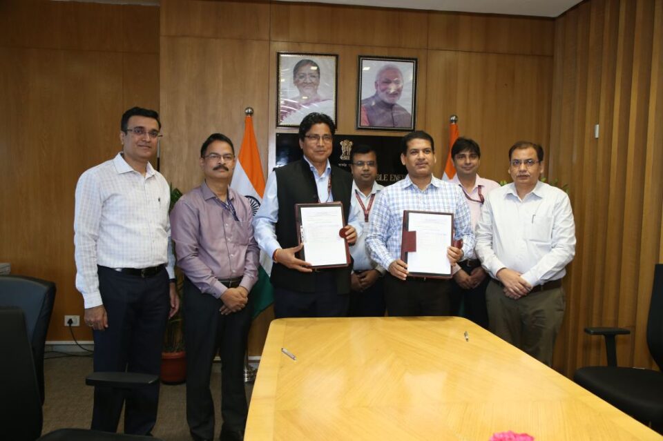 IREDA signs Performance MoU with MNRE