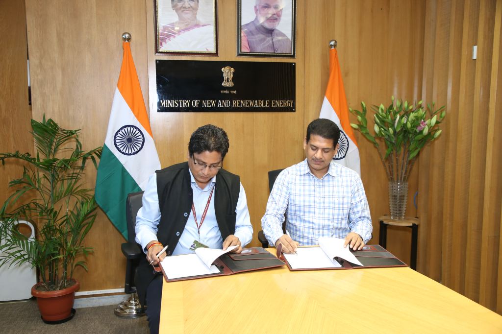 IREDA signs Performance MoU with MNRE