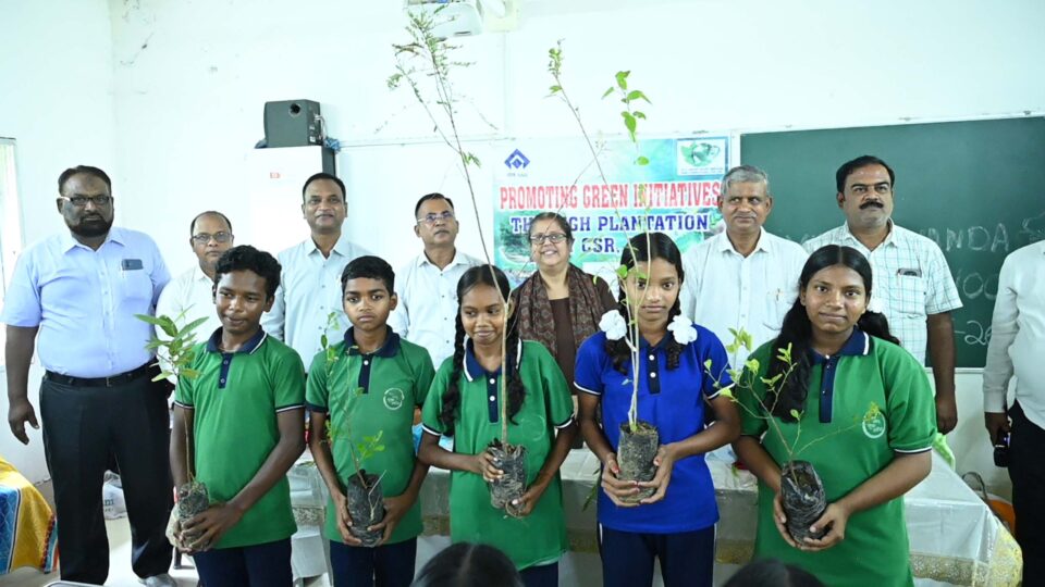 SAIL Rourkela Steel Plant distributes Saplings to students of Vivekananda High School of Lathikata Block
