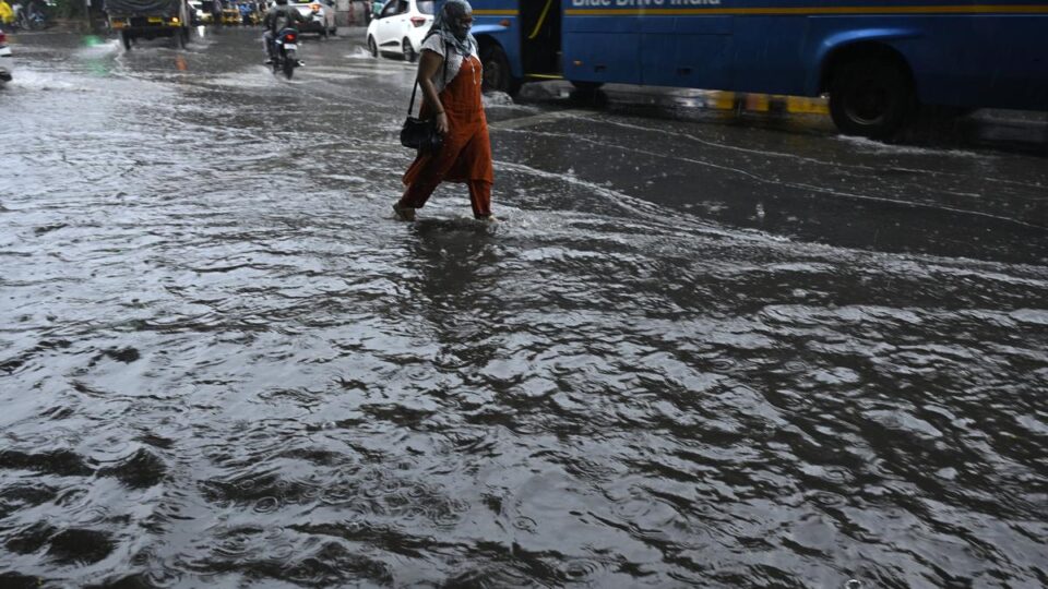 आसमानी आफत और सुल्तानी कहर ..महाराष्ट्र में दोनों से परेशान लोग