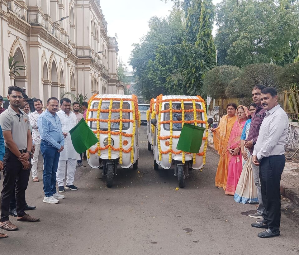 Hindustan Coca-Cola Beverages donates electric vehicles to Ujjain Municipal Corporation (UMC)