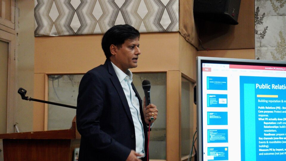 In this changing environment, Hindi journalism faces challenges in combating fake news and maintaining the quality of content.