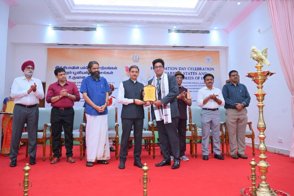 Garuda Aerospace CEO Agnishwar Jayaprakash Honored by Tamil Nadu Governor for Drone Technology Excellence 