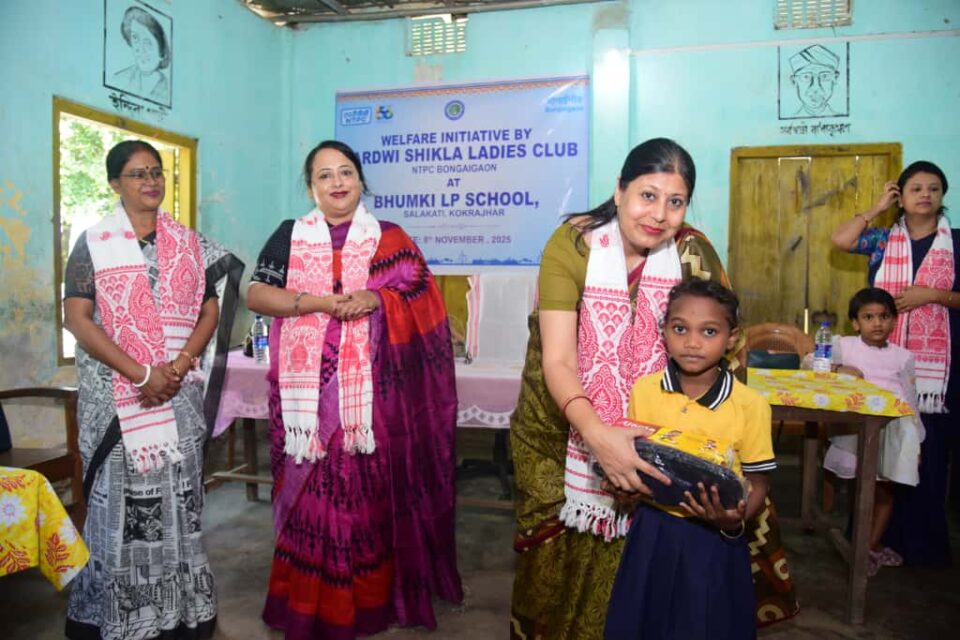 Bardwi Shikla Ladies Club Supports Bhumki LP School Students with Winter Essentials